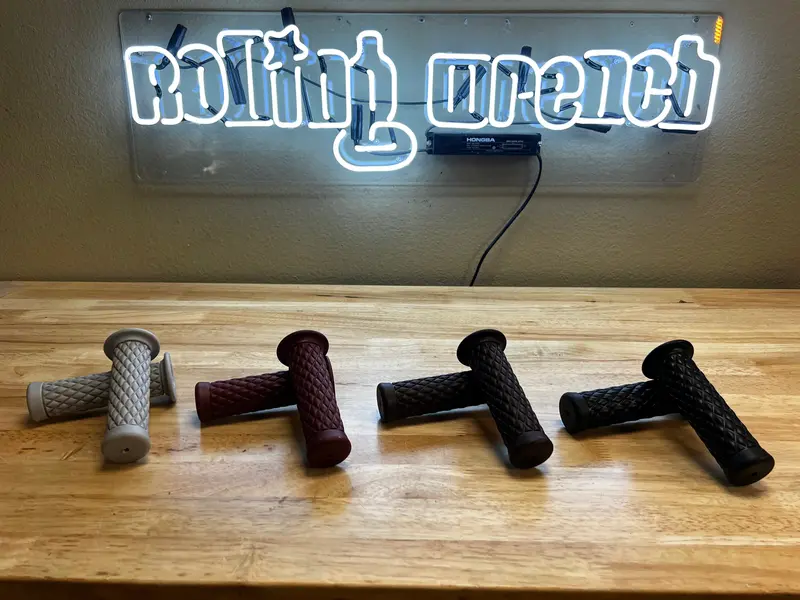 7/8-Inch Universal Handlebar Grips – Ergonomic Rubber Fit 1