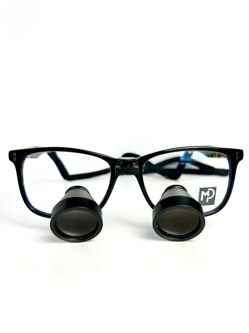 Chic 2.5X Ttl Loupe – Dual-Tone Blue/Yellow Frame 1