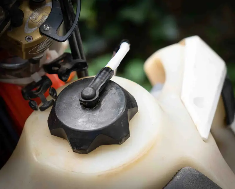 Fuel Tank Side Vent Cap – Adjustable Airflow And Leak Prevention 1