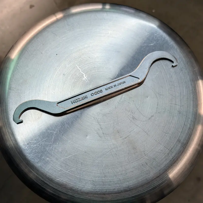 Hozan C-205 Lockring Wrench – Dual-Use For Hubs And Bottom Brackets 1