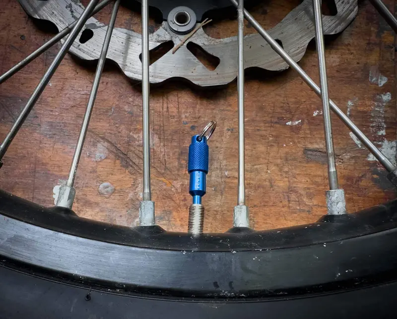 Keychain Tire Valve Core Remover – Lightweight & Durable 1