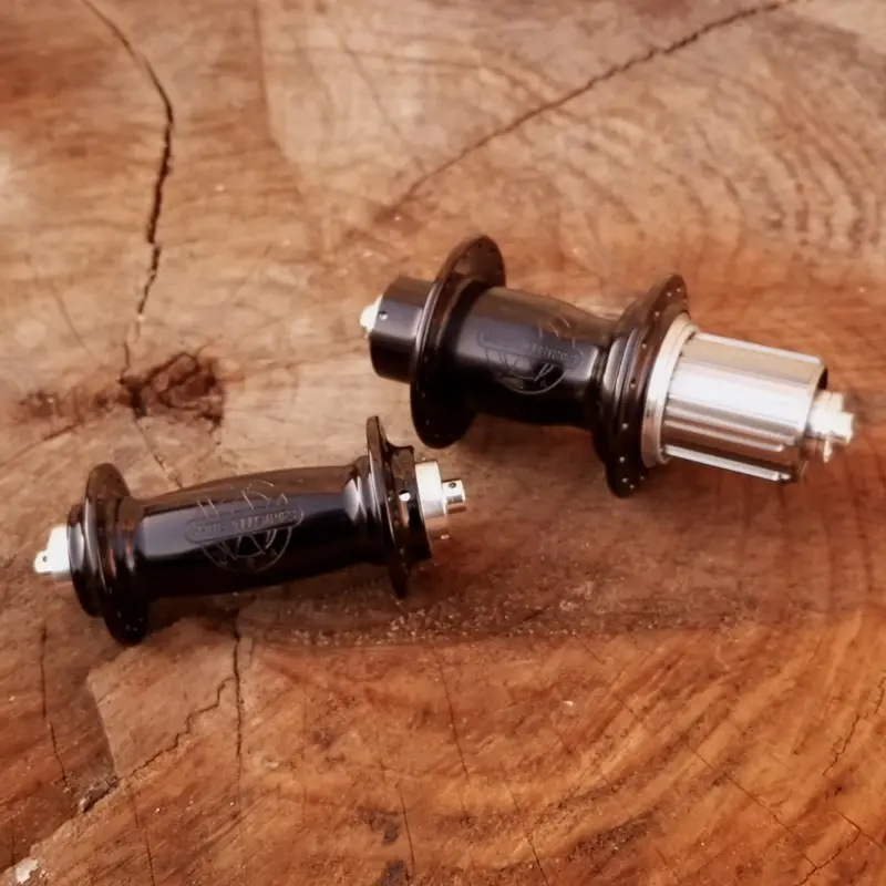 White Industries Mi5 Hub – Black Anodized Disc-Compatible Rear Hub With Sealed Bearings 1