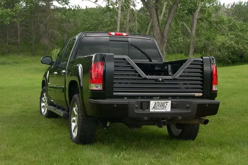 Custom Flow V-El25 Fifth-Wheel Louvered Tailgate – Precision-Built Aluminum Design 1